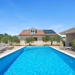 Holiday home Awesome In