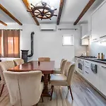 Holiday home Awesome In